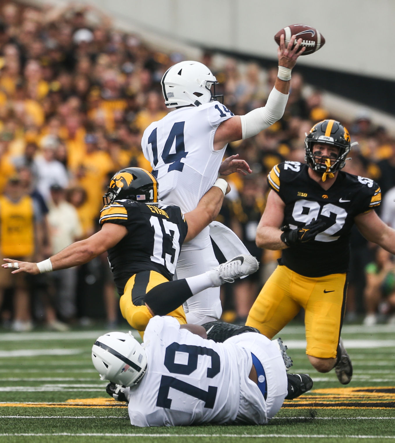 100921-qc-spt-iowa-fball-035